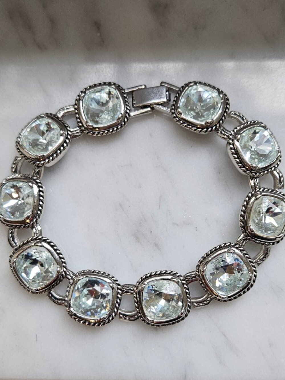Beautiful Kiam Family Vintage Bracelet